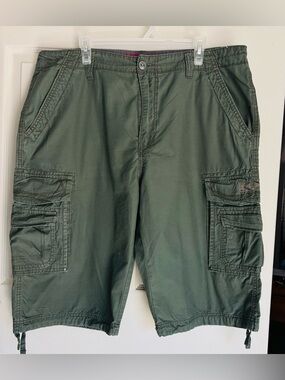 Union Bay men’s size 40 army green cargo shorts cotton 8 pockets